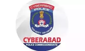 Telangana: साइबराबाद पुलिस ने माधापुर में 3 लाख रुपये मूल्य की 150 ई-सिगरेट जब्त कीं Telangana: साइबराबाद पुलिस ने माधापुर में 3 लाख रुपये मूल्य की 150 ई-सिगरेट जब्त कीं