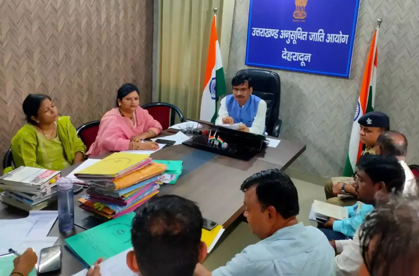 Dehradun: एससी आयोग की जनसुनवाई में 26 शिकायतों का मौके पर समाधान, 45 पर सुनवाई Dehradun: एससी आयोग की जनसुनवाई में 26 शिकायतों का मौके पर समाधान, 45 पर सुनवाई