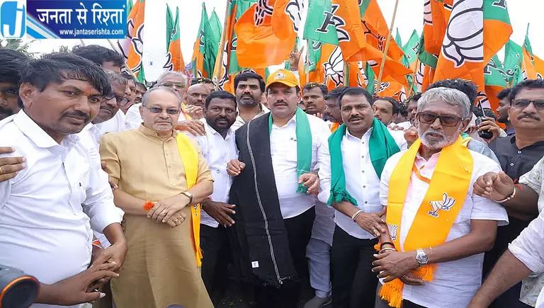 सूखे पर कर्नाटक BJP का सरकार पर हमला सूखे पर कर्नाटक BJP का सरकार पर हमला