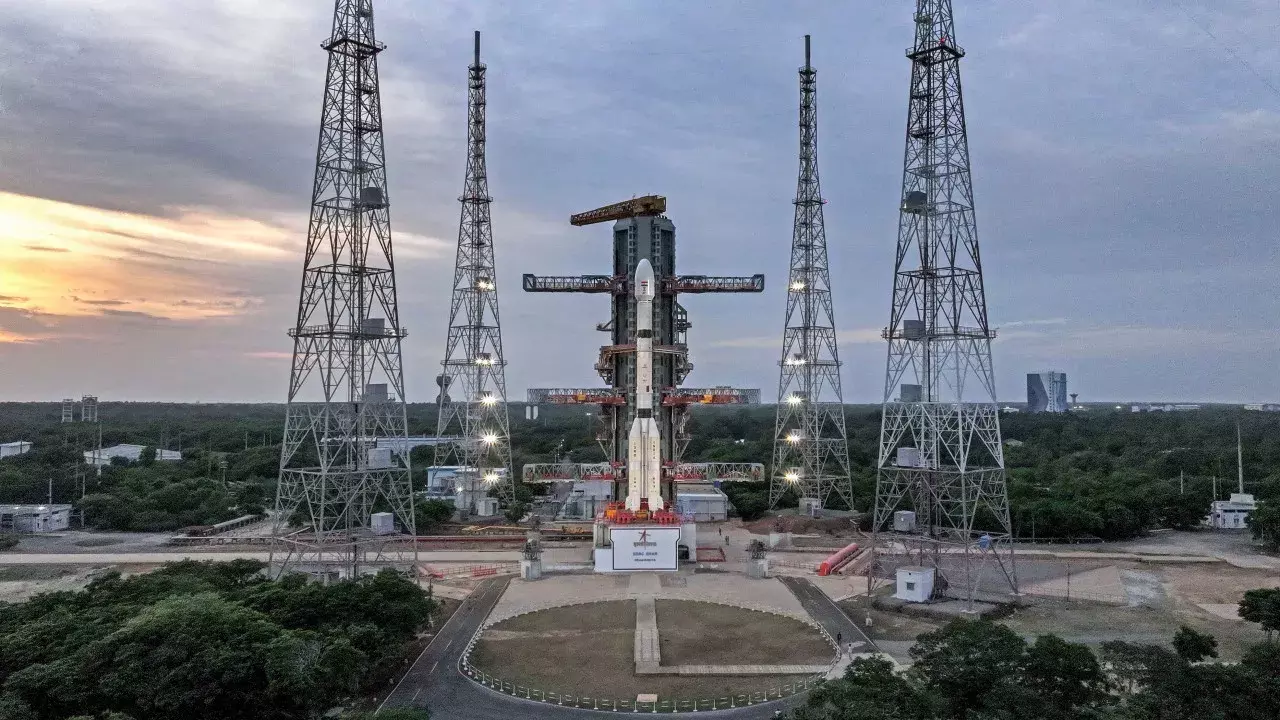 ISRO का सफल मिशन: GSLV-F17 ने सैटेलाइट को कक्षा में पहुंचाया ISRO का सफल मिशन: GSLV-F17 ने सैटेलाइट को कक्षा में पहुंचाया