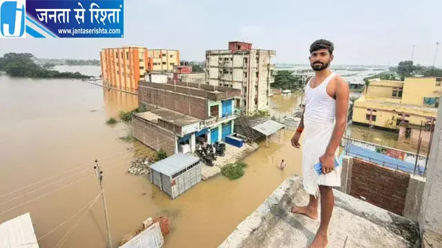 राघोपुर में बाढ़ का कहर, 20 पंचायतों के 75 से ज्यादा गांव प्रभावित राघोपुर में बाढ़ का कहर, 20 पंचायतों के 75 से ज्यादा गांव प्रभावित
