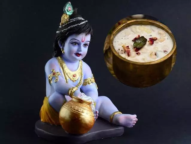 जन्माष्टमी पर लड्डू गोपाल के पंचामृत का क्या करें जानें सही तरीका जन्माष्टमी पर लड्डू गोपाल के पंचामृत का क्या करें जानें सही तरीका