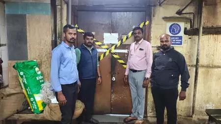 शिकायतों के बाद एक्शन में खाद्य सुरक्षा विभाग, बेंगलुरु क्लब और ब्लिंकिट सुविधा केंद्र का किया निरीक्षण शिकायतों के बाद एक्शन में खाद्य सुरक्षा विभाग, बेंगलुरु क्लब और ब्लिंकिट सुविधा केंद्र का किया निरीक्षण