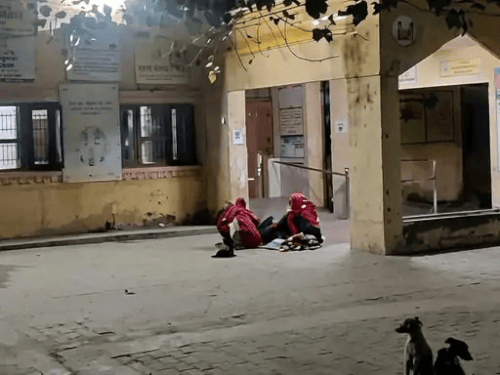 Faridabad: महिला के गेट पर प्रसव का मामला, स्वास्थ्य विभाग ने गठित की कमेटी Faridabad: महिला के गेट पर प्रसव का मामला, स्वास्थ्य विभाग ने गठित की कमेटी
