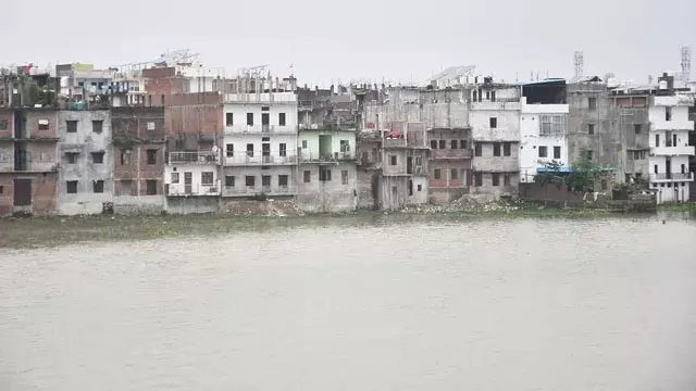 टोंस और बेलन नदी खतरे के निशान के पार, बाढ़ को लेकर प्रशासन अलर्ट टोंस और बेलन नदी खतरे के निशान के पार, बाढ़ को लेकर प्रशासन अलर्ट