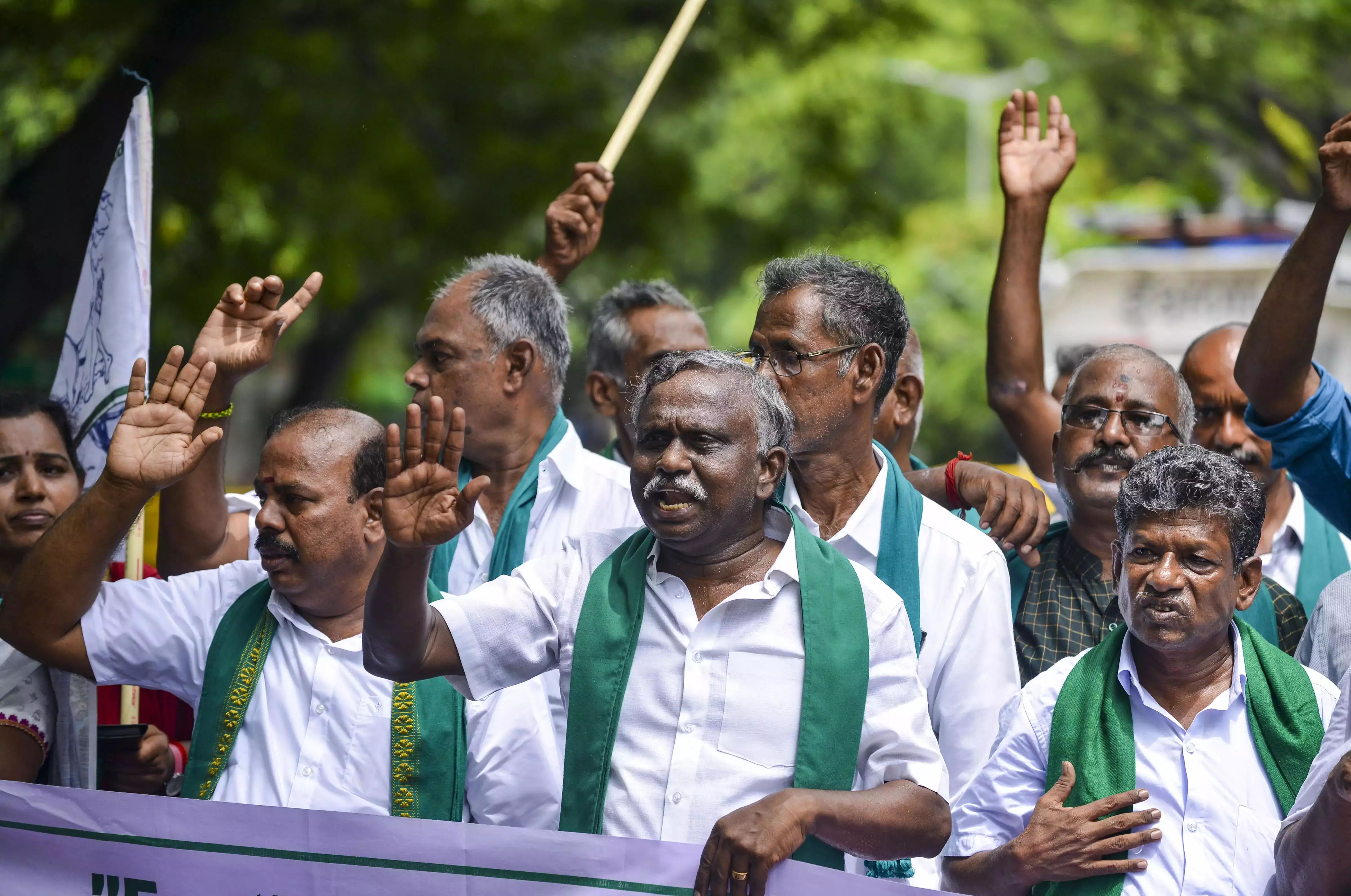 Tamil Nadu: किसानों ने मेकेदातु बांध के खिलाफ़ 5 दिन के राज्यव्यापी विरोध-प्रदर्शन का ऐलान किया Tamil Nadu: किसानों ने मेकेदातु बांध के खिलाफ़ 5 दिन के राज्यव्यापी विरोध-प्रदर्शन का ऐलान किया