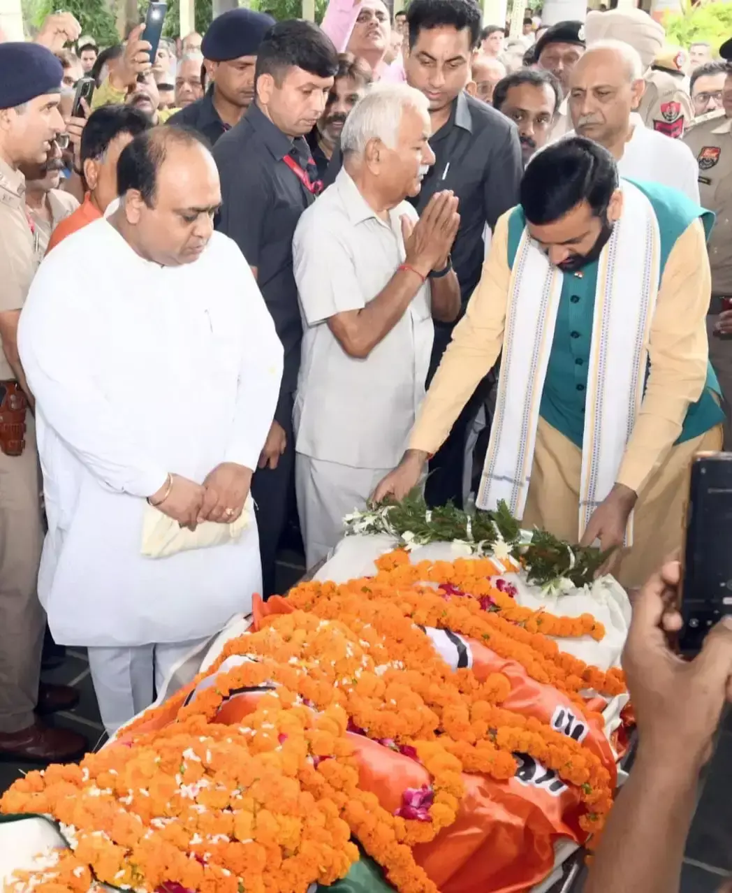 Yamunanagar: राष्ट्रीय कवि संगम अध्यक्ष जगदीश मित्तल को सीएम सैनी की श्रद्धांजलि Yamunanagar: राष्ट्रीय कवि संगम अध्यक्ष जगदीश मित्तल को सीएम सैनी की श्रद्धांजलि