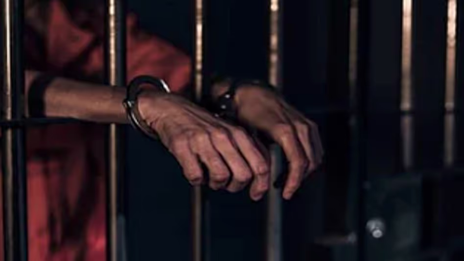पुलिस स्टेशन से भागने के तीन दिन बाद हत्या का आरोपी फिर से पकड़ा गया पुलिस स्टेशन से भागने के तीन दिन बाद हत्या का आरोपी फिर से पकड़ा गया