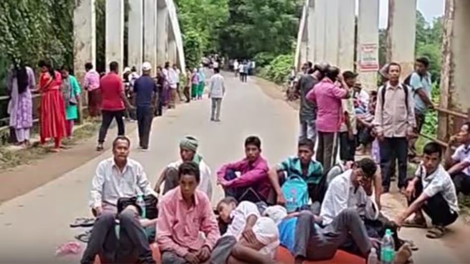 11 मांगों पर अड़े सात संगठन 72 घंटे के हाईवे जाम से बढ़ी परेशानी 11 मांगों पर अड़े सात संगठन 72 घंटे के हाईवे जाम से बढ़ी परेशानी