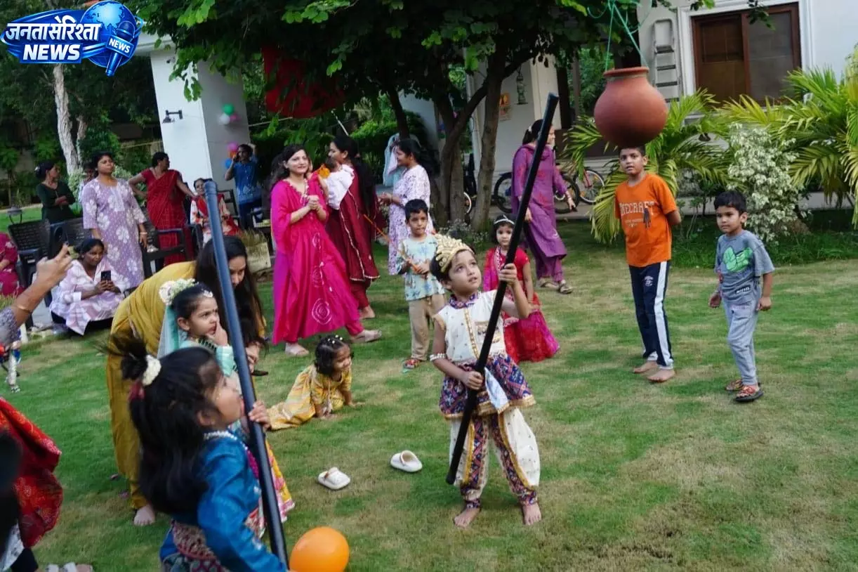 श्रीकृष्ण जन्मोत्सव पर भक्तिरस में डूबा सांसद बृजमोहन अग्रवाल का परिवार श्रीकृष्ण जन्मोत्सव पर भक्तिरस में डूबा सांसद बृजमोहन अग्रवाल का परिवार