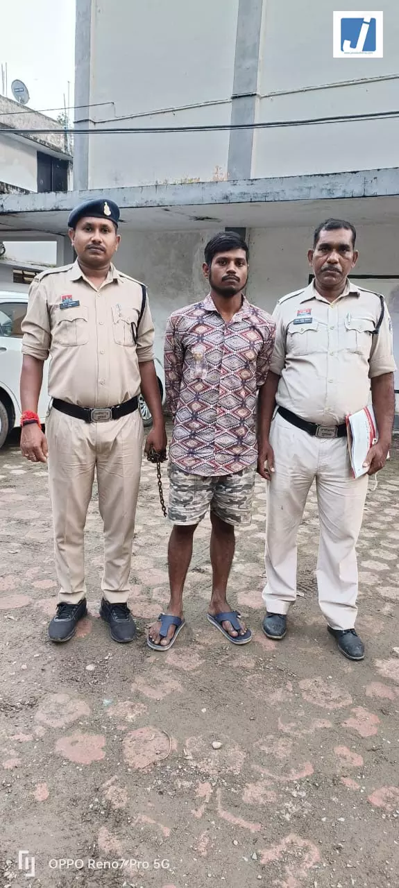 चाकू दिखाकर आईफोन लूटने वाला आरोपी गिरफ्तार चाकू दिखाकर आईफोन लूटने वाला आरोपी गिरफ्तार