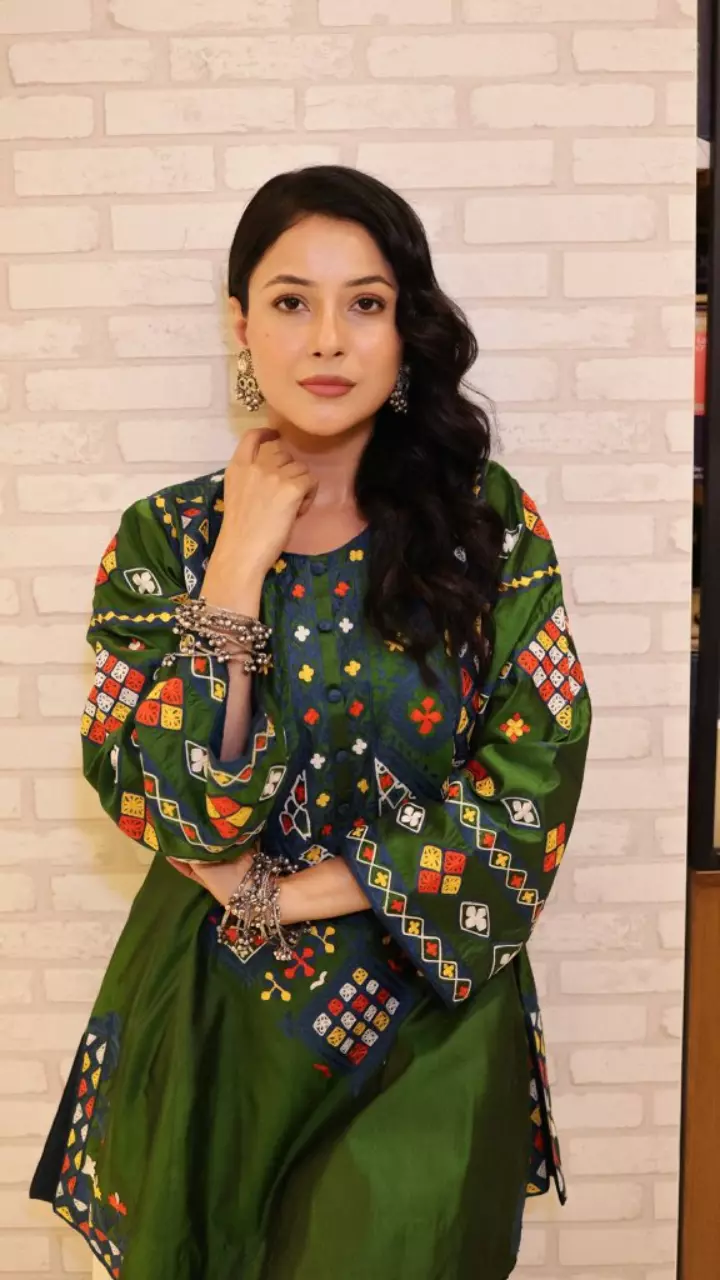 ग्रीन आउटफिट में शहनाज गिल ने बिखेरा जलवा ग्रीन आउटफिट में शहनाज गिल ने बिखेरा जलवा