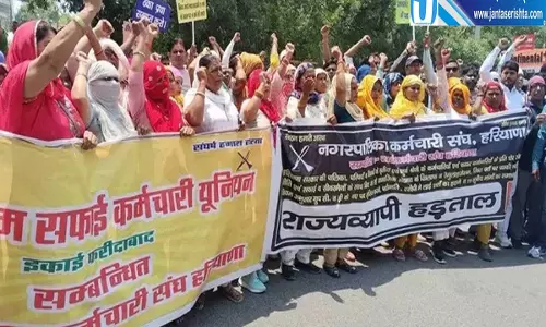 एक मांग पर अटका सफाई कर्मचारियों का आंदोलन 12 मांगों पर सरकार राजी