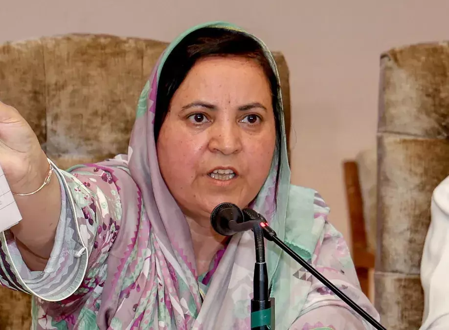 Srinagar: इंटर्नशिप को लेकर हड़ताली डॉक्टरों की मांगों का सकीना इटू ने किया समर्थन