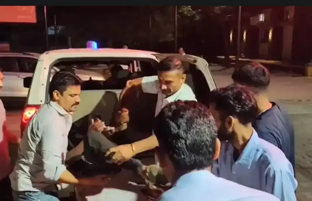 Kaithal: पुलिस से बचने की कोशिश में चोरी का आरोपी घायल, बाइक फिसलने से टूटा पैर Kaithal: पुलिस से बचने की कोशिश में चोरी का आरोपी घायल, बाइक फिसलने से टूटा पैर