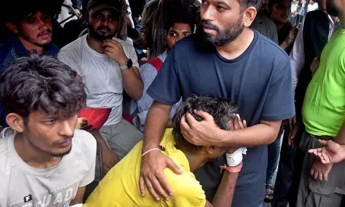 Delhi प्रदर्शन कर रहे छात्रों की पिटाई पर सुप्रीम कोर्ट के जज ने उठाए सवाल Delhi प्रदर्शन कर रहे छात्रों की पिटाई पर सुप्रीम कोर्ट के जज ने उठाए सवाल