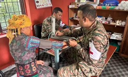 चिलिमे सुरंग में फंसे लोगों के लिए भारतीय टीम का बचाव अभियान तेज, भारी उपकरणों के लिए बना रहे ट्रैक चिलिमे सुरंग में फंसे लोगों के लिए भारतीय टीम का बचाव अभियान तेज, भारी उपकरणों के लिए बना रहे ट्रैक