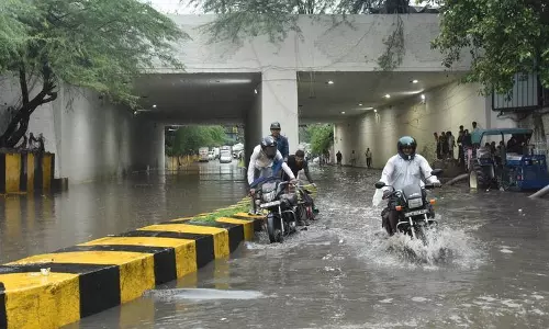 Delhi में भारी बारिश और आंधी का अलर्ट, IMD ने जारी किया रेड अलर्ट Delhi में भारी बारिश और आंधी का अलर्ट, IMD ने जारी किया रेड अलर्ट