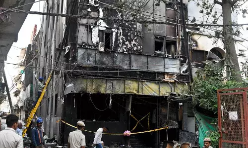 मालवीय नगर होटल आग मामला: कोर्ट ने मालिक की अंतरिम ज़मानत याचिका खारिज की मालवीय नगर होटल आग मामला: कोर्ट ने मालिक की अंतरिम ज़मानत याचिका खारिज की