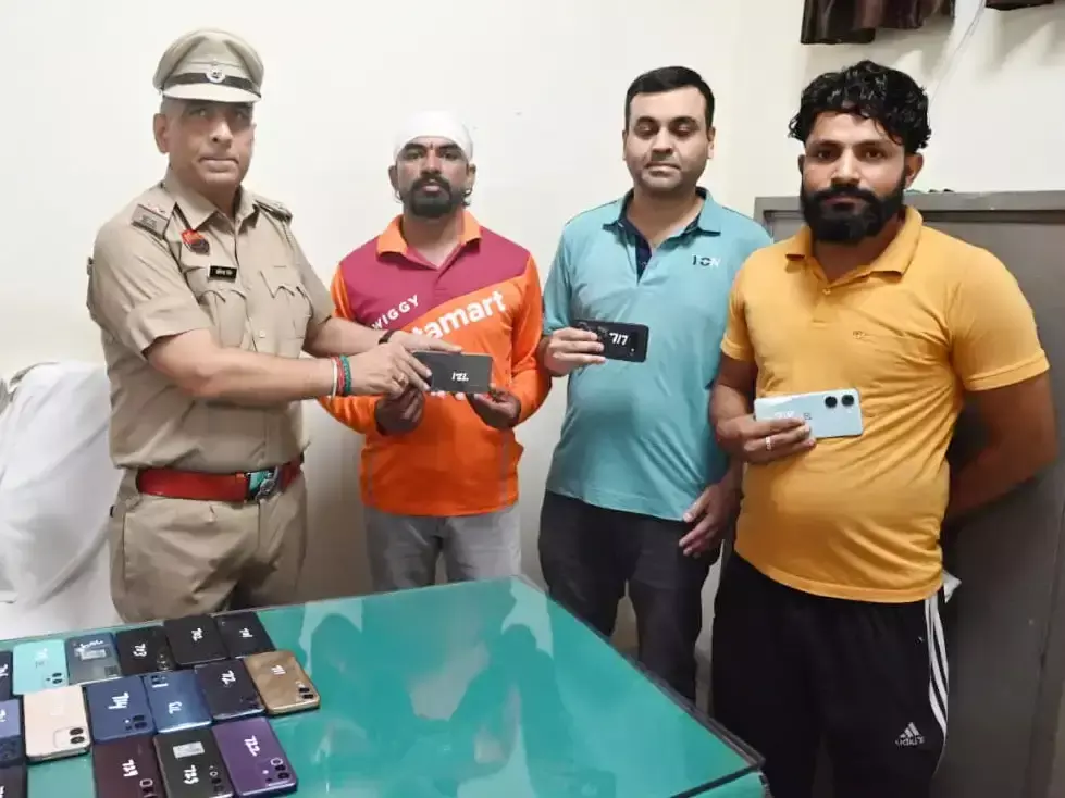 Sonipat: गुमशुदा मोबाइल बरामद करने में सोनीपत पुलिस को मिली सफलता, 30 फोन लौटाए