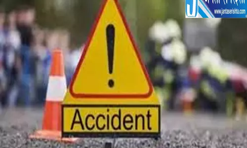 टेंपो से सिर बाहर निकालना पड़ा भारी अज्ञात वाहन की टक्कर से पूर्व प्रमुख के पति की मौत टेंपो से सिर बाहर निकालना पड़ा भारी अज्ञात वाहन की टक्कर से पूर्व प्रमुख के पति की मौत