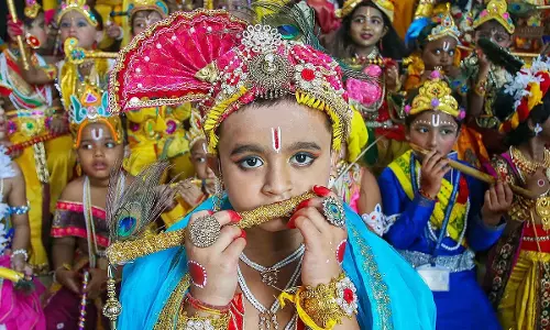 Andhra: श्री कृष्ण जन्माष्टमी पूरे तिरूपति, चित्तूर जिलों में मनाई गई Andhra: श्री कृष्ण जन्माष्टमी पूरे तिरूपति, चित्तूर जिलों में मनाई गई