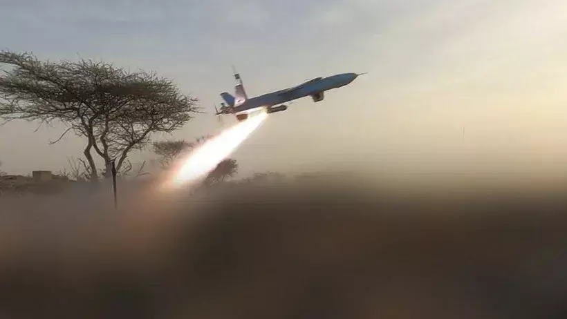 यमन वायुसेना का वार: रेड सी तट के पास हूथी ठिकानों पर बमबारी यमन वायुसेना का वार: रेड सी तट के पास हूथी ठिकानों पर बमबारी