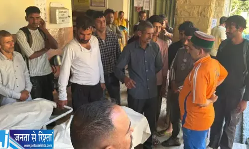 कांगड़ा में दर्दनाक हादसा खाई में गिरी बाइक तीन युवाओं की मौत कांगड़ा में दर्दनाक हादसा खाई में गिरी बाइक तीन युवाओं की मौत