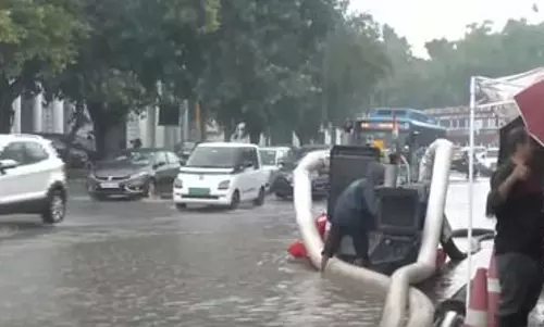 दिल्ली-एनसीआर में भारी बारिश, कई इलाकों में सड़कों पर भरा पानी