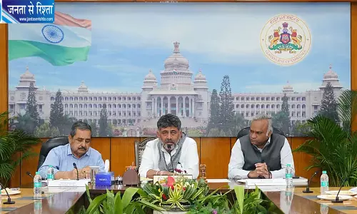 बेंगलुरु पर बढ़ता आबादी का बोझ अब दूसरा बेंगलुरु बनाने पर मंथन बेंगलुरु पर बढ़ता आबादी का बोझ अब दूसरा बेंगलुरु बनाने पर मंथन