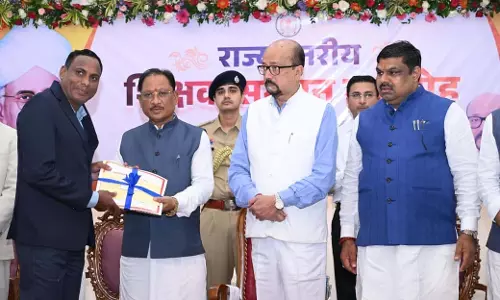 AI के युग में शिक्षक बनें विद्यार्थियों के मार्गदर्शक, तकनीक के विवेकपूर्ण उपयोग की दें सीख: रमेन डेका AI के युग में शिक्षक बनें विद्यार्थियों के मार्गदर्शक, तकनीक के विवेकपूर्ण उपयोग की दें सीख: रमेन डेका