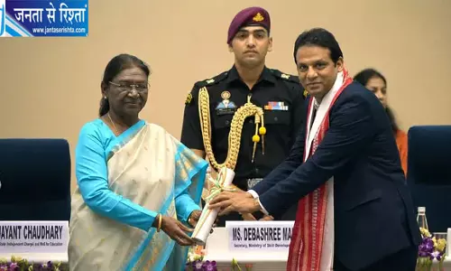 गरीब बच्चों के लिए स्कूल में बनाया 3D थिएटर मिला राष्ट्रीय शिक्षक पुरस्कार गरीब बच्चों के लिए स्कूल में बनाया 3D थिएटर मिला राष्ट्रीय शिक्षक पुरस्कार