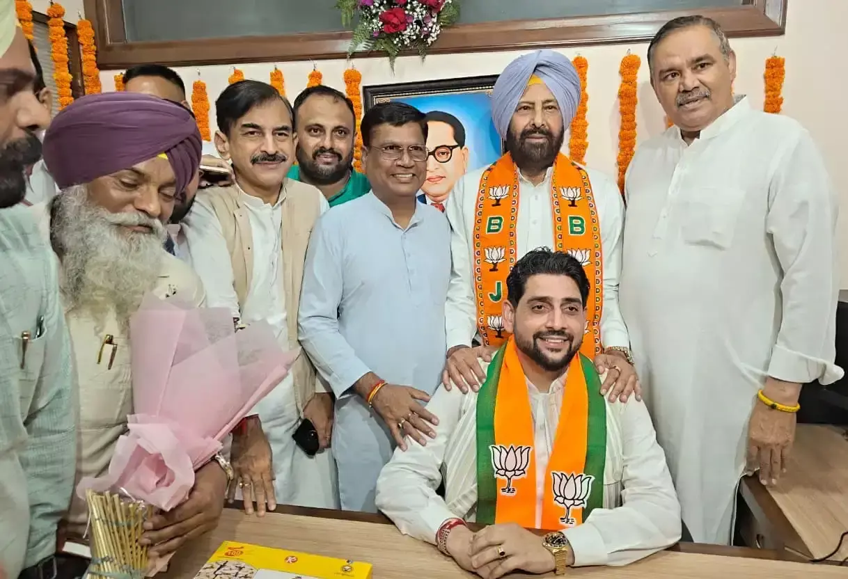 Chandigarh: शीतल अंगुराल को मिली भाजपा एससी मोर्चा पंजाब अध्यक्ष की जिम्मेदारी Chandigarh: शीतल अंगुराल को मिली भाजपा एससी मोर्चा पंजाब अध्यक्ष की जिम्मेदारी