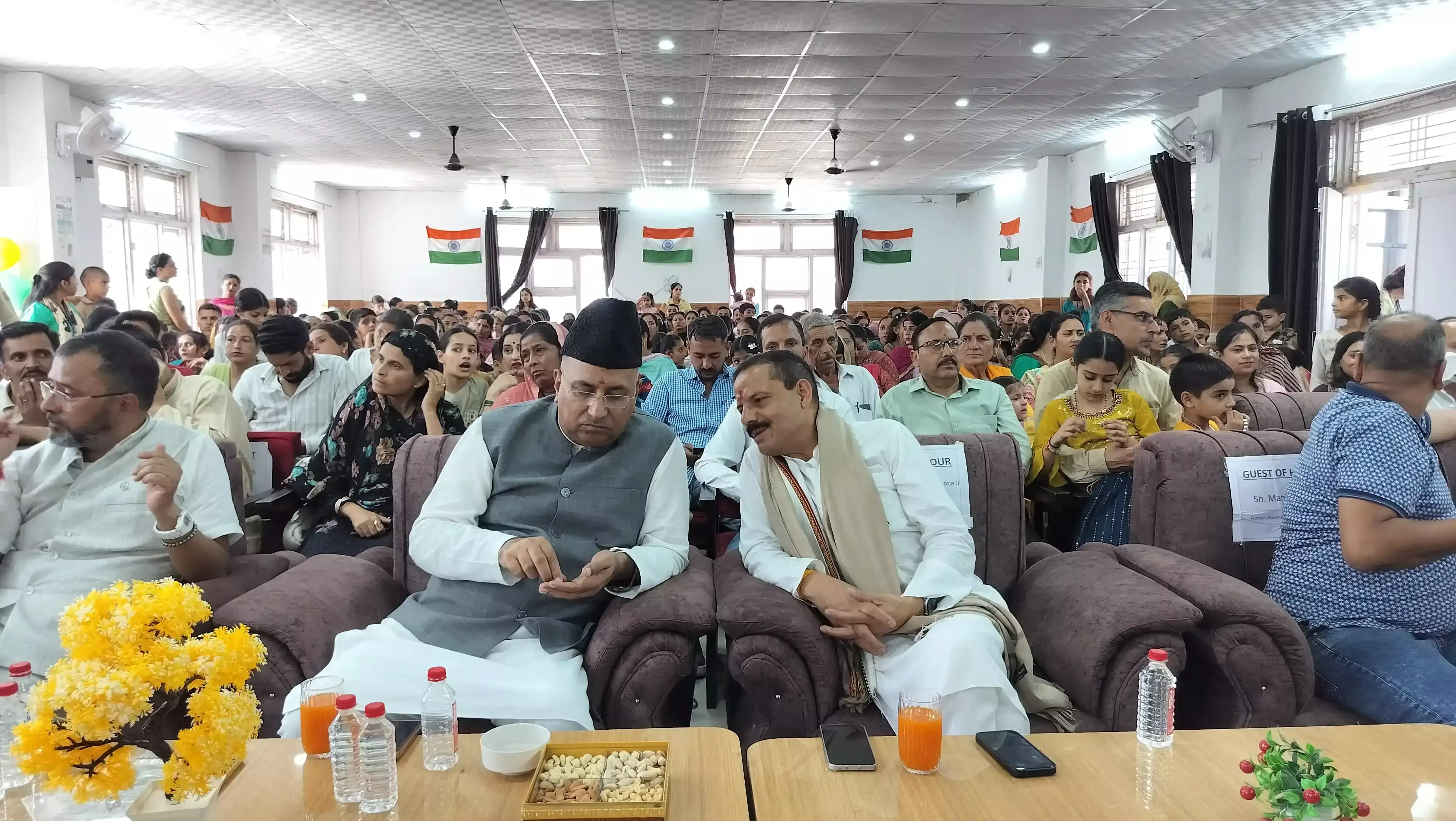 Jammu: जन्माष्टमी पर गुलाम अली खटाना ने युवाओं को दिया श्रीकृष्ण का संदेश Jammu: जन्माष्टमी पर गुलाम अली खटाना ने युवाओं को दिया श्रीकृष्ण का संदेश