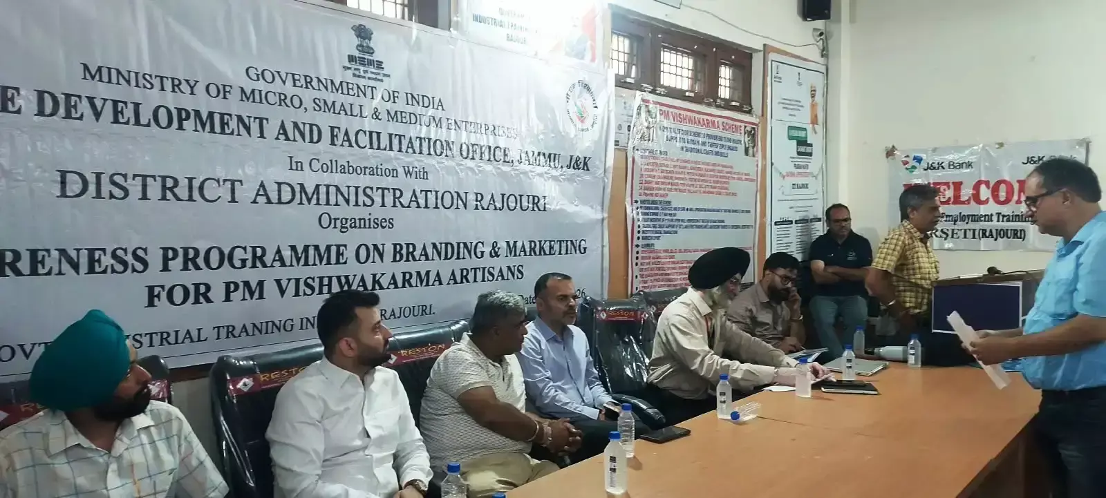 Jammu: पीएम विश्वकर्मा जागरूकता कार्यक्रम में आधुनिक तकनीक से रूबरू हुए कारीगर Jammu: पीएम विश्वकर्मा जागरूकता कार्यक्रम में आधुनिक तकनीक से रूबरू हुए कारीगर