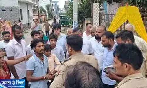 पहले कोर्ट मैरिज फिर मंदिर में फेरे परिजनों ने पहुंचकर किया बवाल