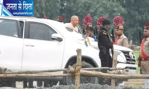 बाढ़ का हाल जानने पहुंचे सीएम योगी राहत शिविरों का करेंगे निरीक्षण बाढ़ का हाल जानने पहुंचे सीएम योगी राहत शिविरों का करेंगे निरीक्षण