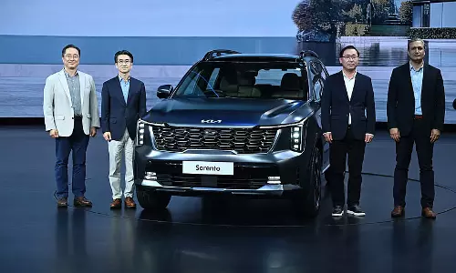 भारत में लॉन्च हुई Kia Sorento, कंपनी की पहली हाइब्रिड SUV की कीमत ₹29.49 लाख से शुरू भारत में लॉन्च हुई Kia Sorento, कंपनी की पहली हाइब्रिड SUV की कीमत ₹29.49 लाख से शुरू