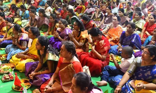 Andhra: 600 से ज़्यादा महिलाओं ने सामूहिक पूजा में हिस्सा लिया Andhra: 600 से ज़्यादा महिलाओं ने सामूहिक पूजा में हिस्सा लिया