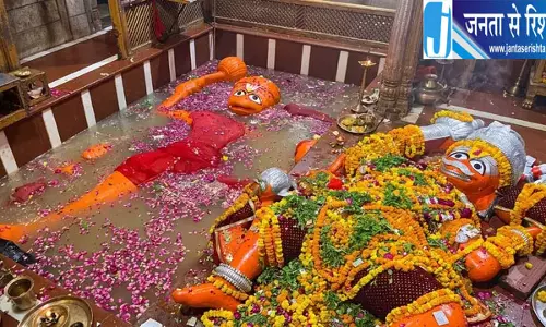 प्रयागराज में लेटे हनुमान जी का अनोखा मंदिर, धरातल से नीचे विराजमान है 20 फीट लंबी प्रतिमा
