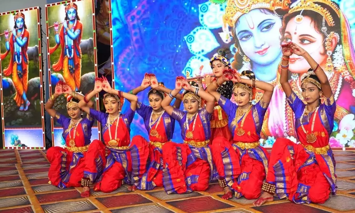Andhra: शहर में श्री कृष्ण जन्माष्टमी का जश्न उत्साह और उल्लास के साथ मनाया गया Andhra: शहर में श्री कृष्ण जन्माष्टमी का जश्न उत्साह और उल्लास के साथ मनाया गया