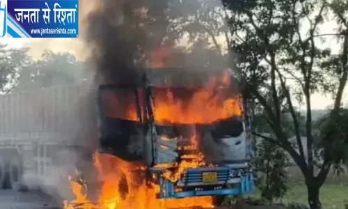 अपने ही परिवार के ट्रक में लगा दी आग आरोपी गिरफ्तार अपने ही परिवार के ट्रक में लगा दी आग आरोपी गिरफ्तार