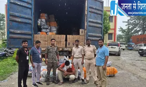 कपड़ों के बंडलों में छिपाकर लाई जा रही थी शराब, 2208 लीटर विदेशी शराब के साथ चालक गिरफ्तार