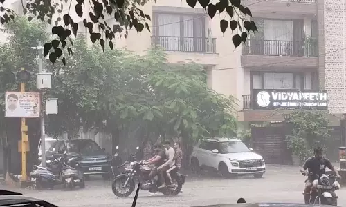 दिल्ली के कई इलाकों में तेज बारिश, राजधानी में बदला मौसम दिल्ली के कई इलाकों में तेज बारिश, राजधानी में बदला मौसम