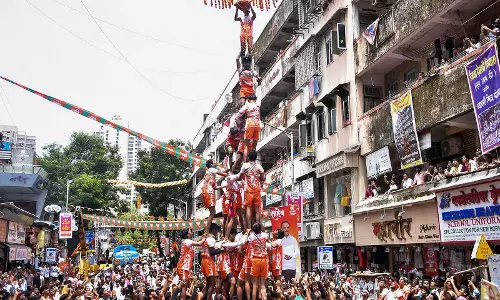 दही हांडी उत्सव में हादसा 32 घायल 28 को मिली अस्पताल से छुट्टी दही हांडी उत्सव में हादसा 32 घायल 28 को मिली अस्पताल से छुट्टी