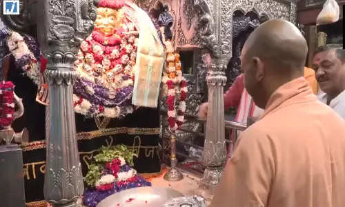 वाराणसी पहुंचे CM योगी काल भैरव मंदिर में की पूजा अर्चना वाराणसी पहुंचे CM योगी काल भैरव मंदिर में की पूजा अर्चना