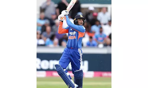 अभिषेक शर्मा को टेस्ट क्रिकेट खेलना चाहिए रैना ने की वकालत अभिषेक शर्मा को टेस्ट क्रिकेट खेलना चाहिए रैना ने की वकालत