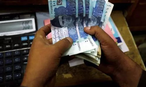 महंगाई और बिजली संकट से पाकिस्तान की अर्थव्यवस्था पर बढ़ा अविश्वास