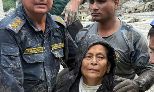 रेस्क्यू ऑपरेशन में मिली बड़ी कामयाबी नेपाल में मलबे के नीचे जिंदा मिले लोग