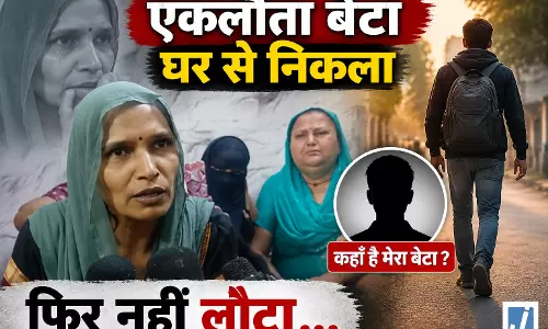 जलभराव के बीच लोहे के पाइप से चिपका छात्र, करंट लगने से हुई मौत जलभराव के बीच लोहे के पाइप से चिपका छात्र, करंट लगने से हुई मौत